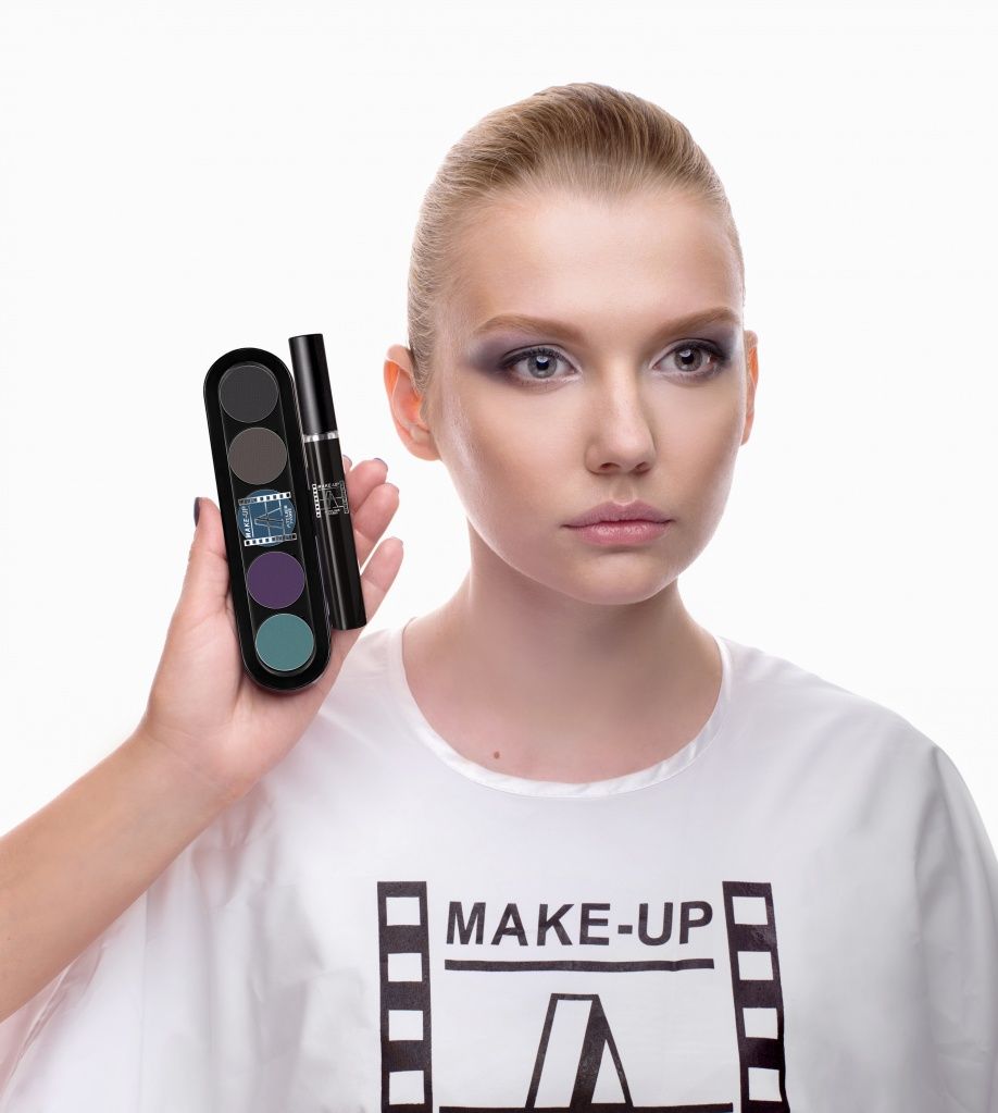 Летний макияж блондинки Мартынова make-up atelier шаг 6
