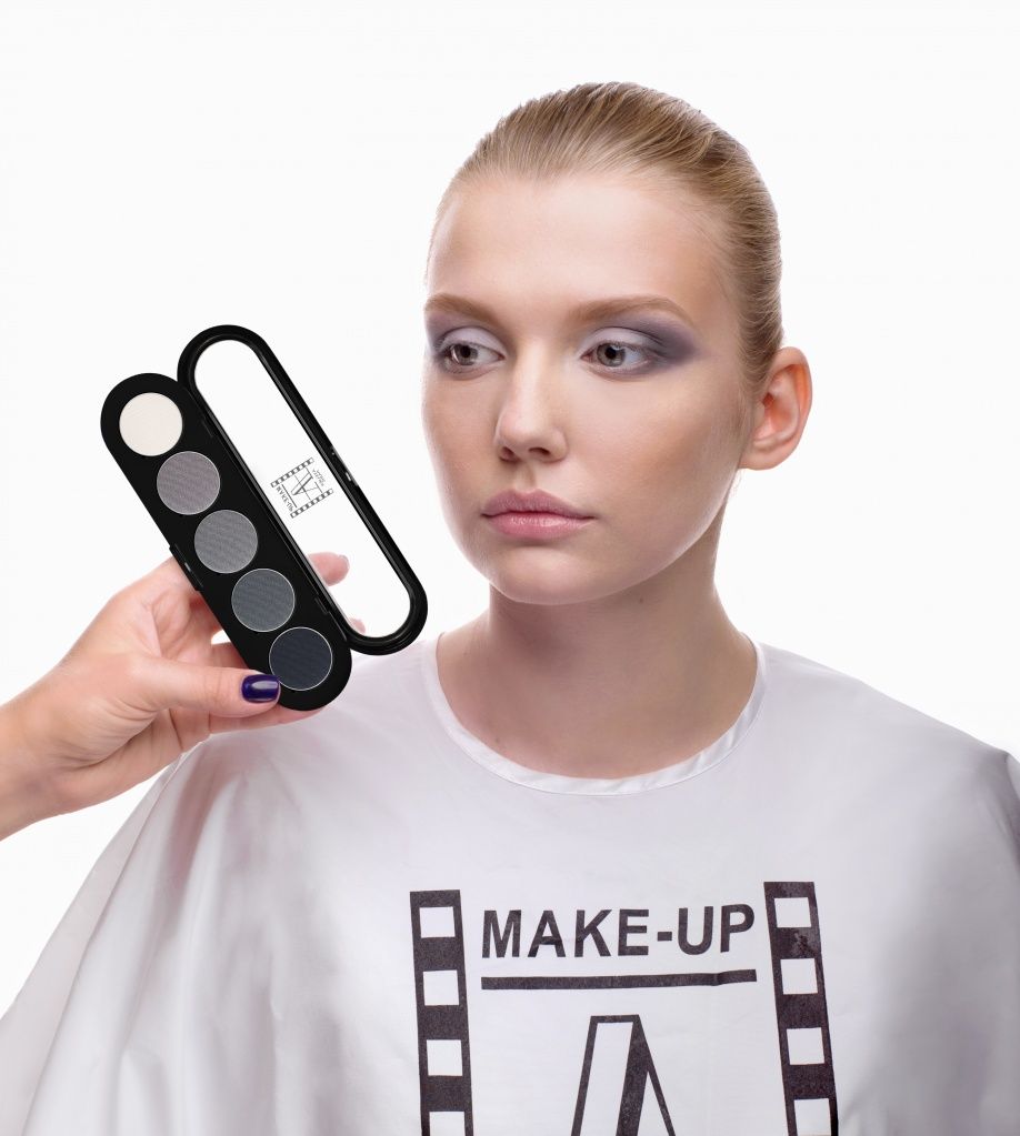 Летний макияж блондинки Мартынова make-up atelier шаг 5
